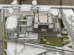 新統合病院の設計模型（手前が阪急今津線）