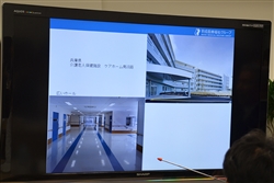 平成医療福祉具グループの施設（画面右：老人保健施設ケアホーム南淡路、左：その広いホール）
