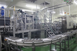 角田工場のパックご飯製造ライン