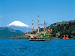 年間2000万人が訪れる箱根。その箱根の魅力のひとつ芦ノ湖
