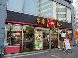 ゼンショーホールディングスは出店数を牽引する