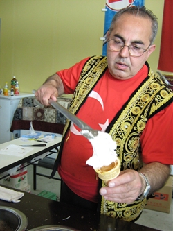 トルコの伸びるアイスクリーム
