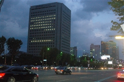 GBCが建設される現代自動車ビルの夜景（ソウル市三成洞）