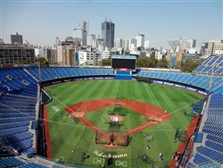 五輪野球の会場となる横浜スタジアム。写真は右翼席の増設工事が終わった19年3月ごろ