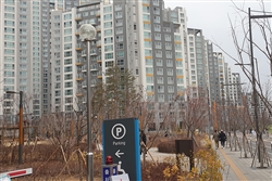 画一化されたソウル市江東区のあるマンション群
