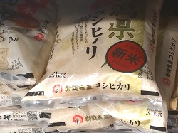 店頭に並ぶ新米