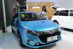 中国で最も売れているエコカー、BYDのPHV「秦」