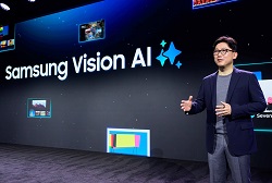 「CES2025」見本市でビジョンAIをアピールするサムスン電子の幹部（2025年1月米ラスベガスにて）