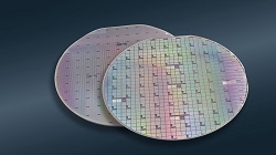 シラキュースで製造したOnsemiの縦型GaNウエハー