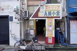 九州唯一のストリップ小屋である「A級小倉劇場」の存続は嬉しい
